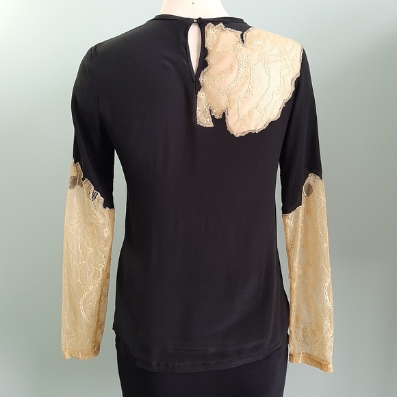 🅱️🅾️G🅾️ 100% Silk black top with lace cutout - Picture 2 of 13